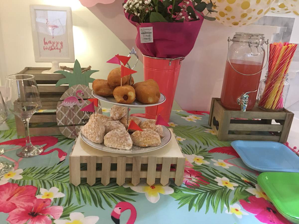 Cheerful tropical birthday party - Flamingos