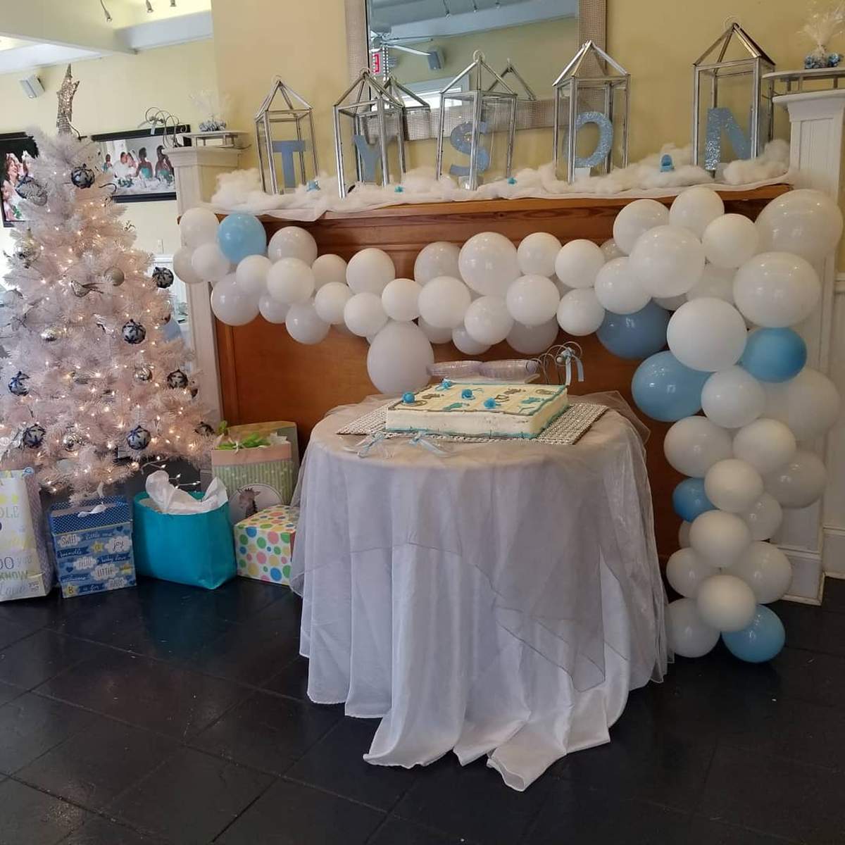 Tyson's White Wonderland  - Wonderland 