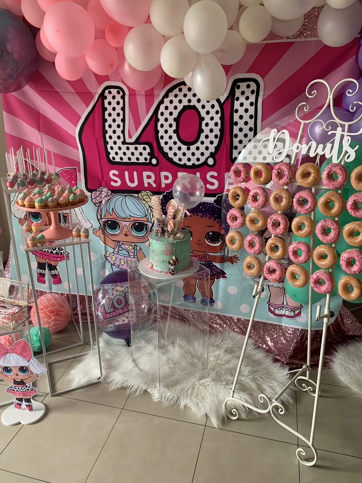 A LOL lover turns 4 - LOL Surprise Dolls