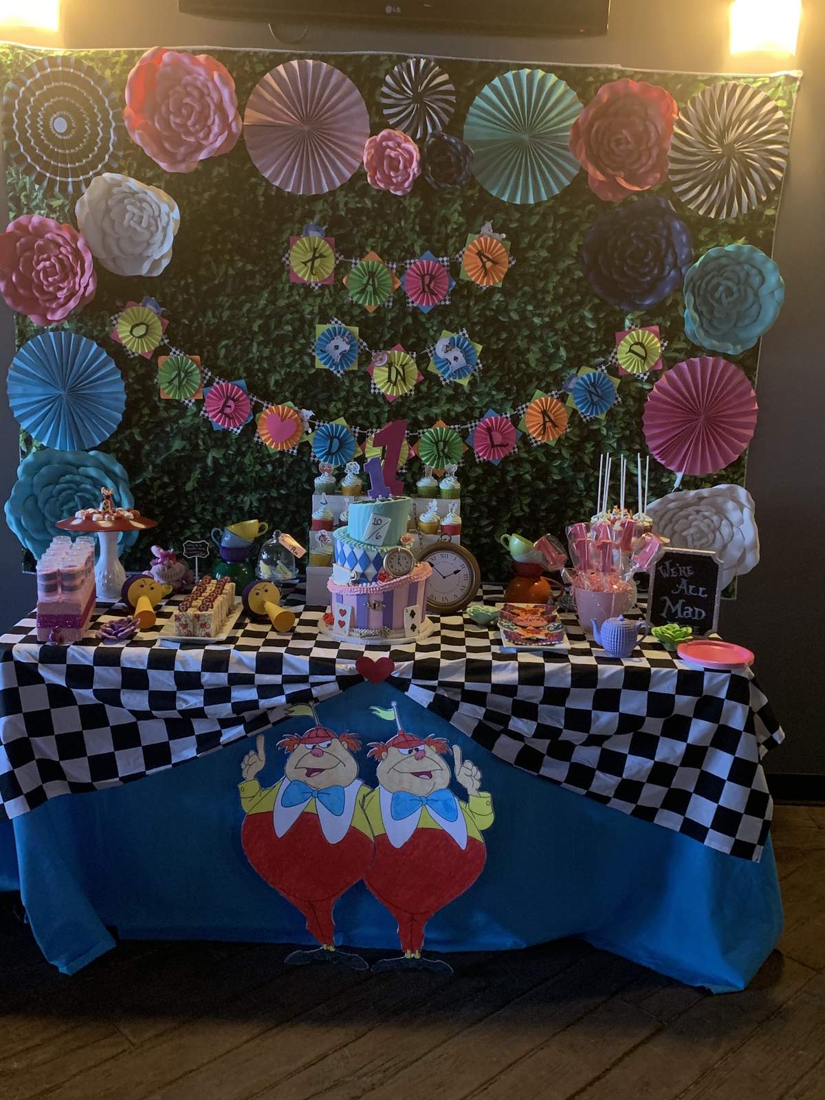 Xara in Onederland  - Alice in Wonderland