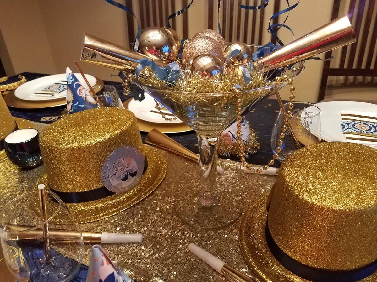 New Year's Eve with the family - New Year's Eve Blue &  Gold