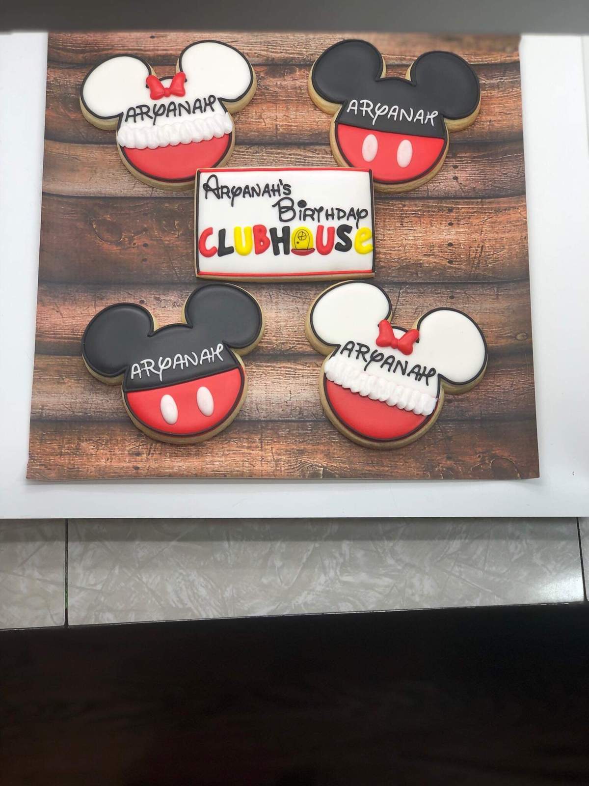 Aryanah’s clubhouse  - Mickey Mouse / Minnie Mouse