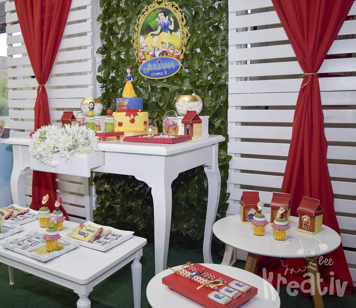 Juliana Snow White Party - Snow White