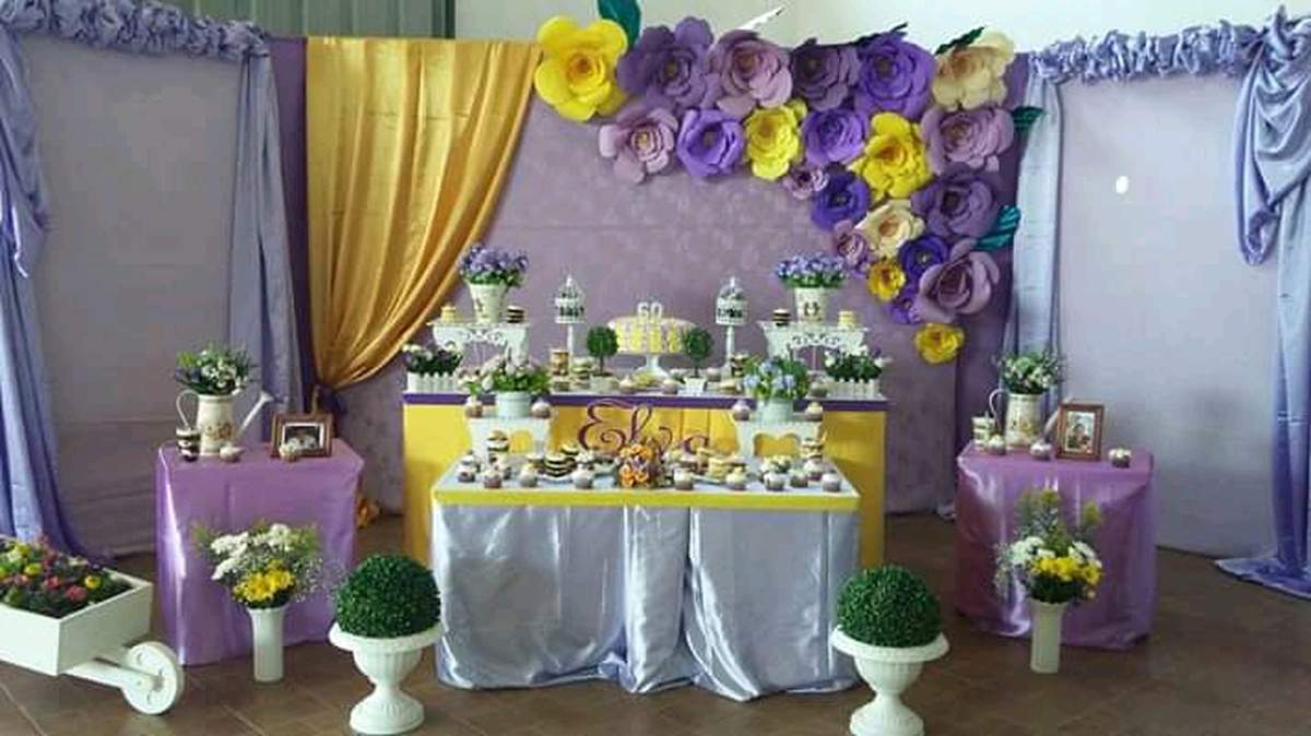 Lila y amarillo flores... - 60 años en lila y amarillo