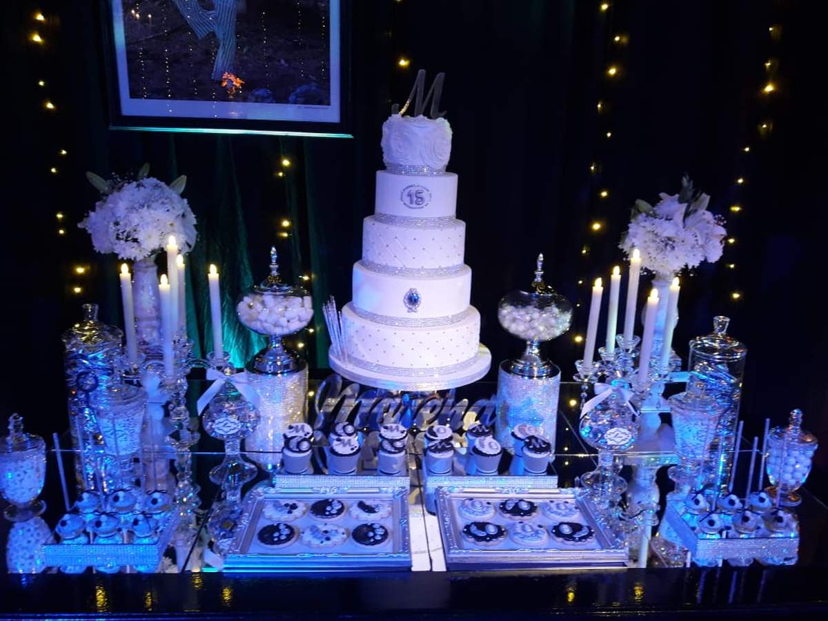More's glamorous Quinceanera - Quinceañera