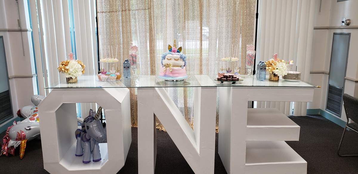 Unicorn 1st birthday party - Unicorn 