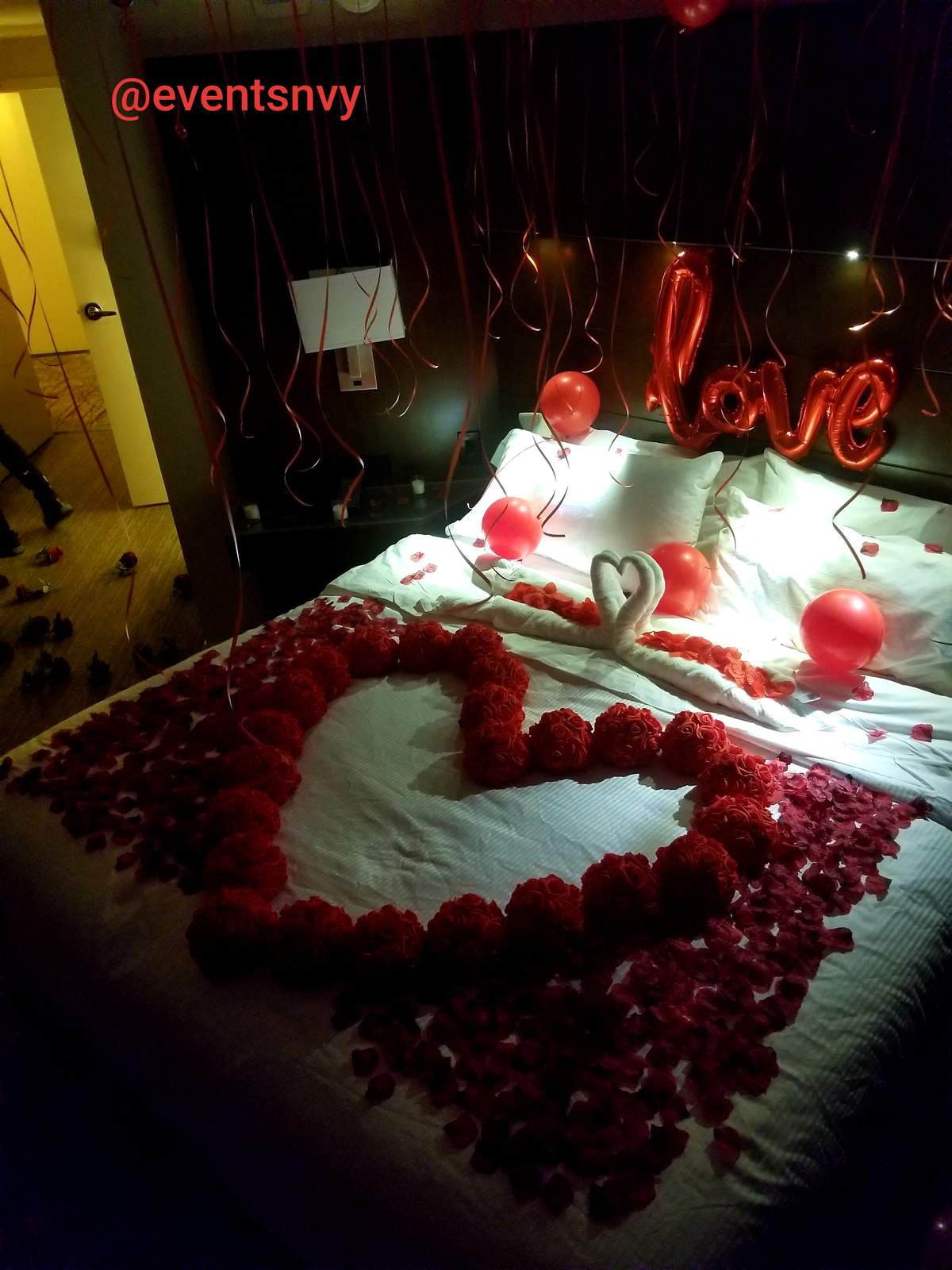 Love Engagement Party Ideas | Photo 10 of 20 | Catch My Party, image size:1200x1600