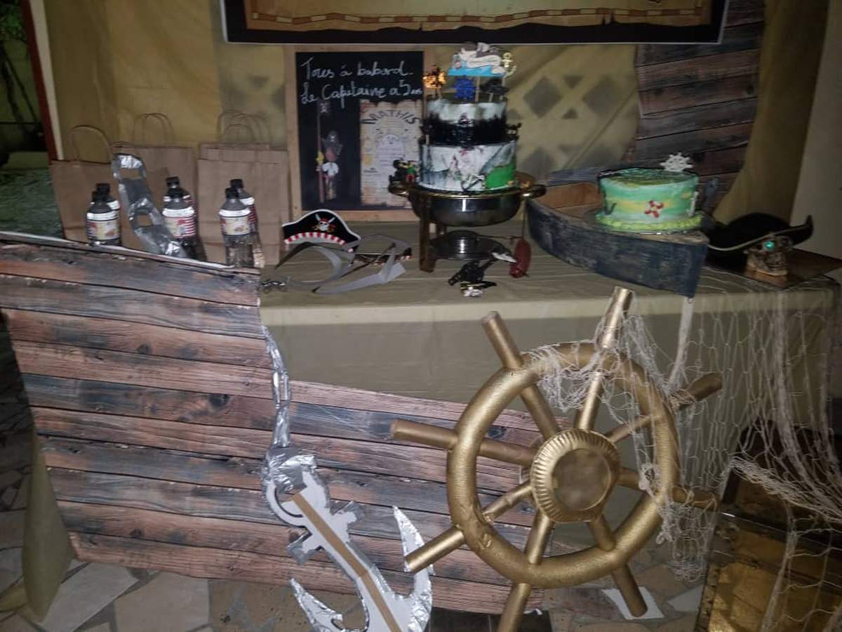 Tizou's pirate photoshoot and cake cutting - Pirates