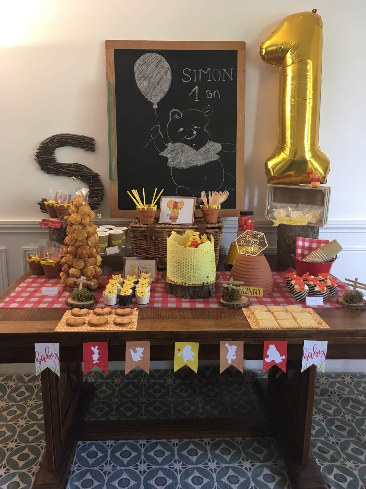 Simon first birthday Winnie the Pooh  - Winnie the Pooh