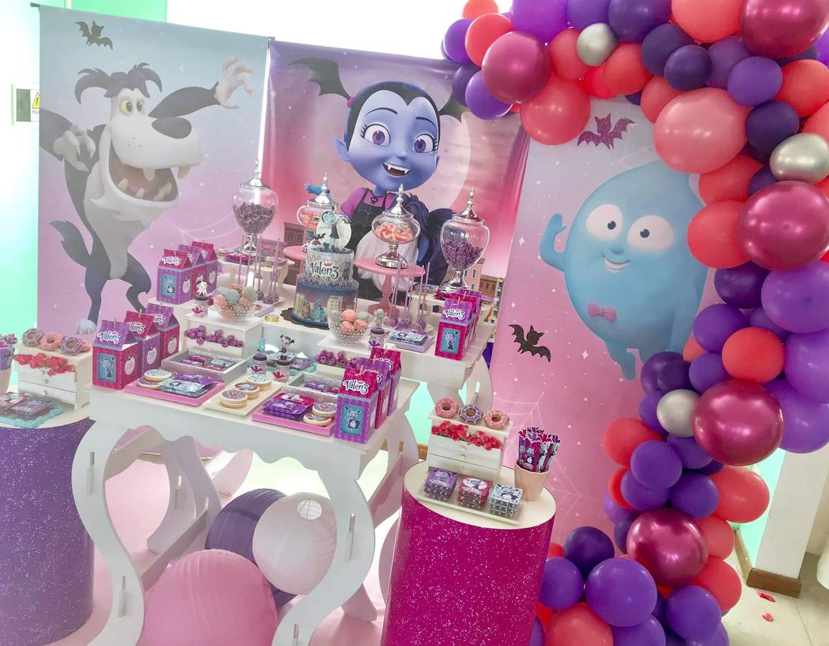 Valen's Vampirina Party - Vampirina