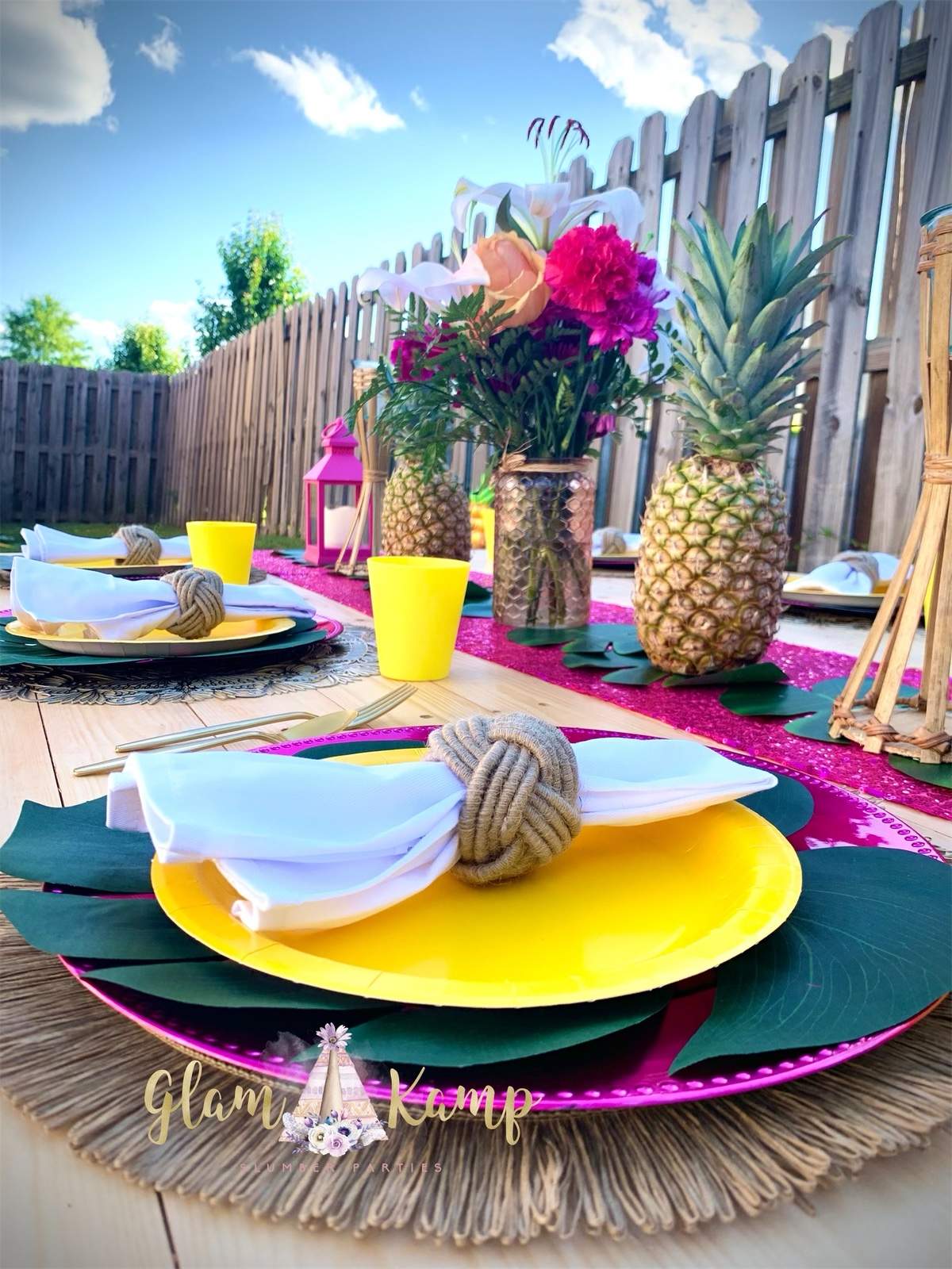 Catch the breeze with this Hawaiian outdoor picnic - Luau / Hawaiian