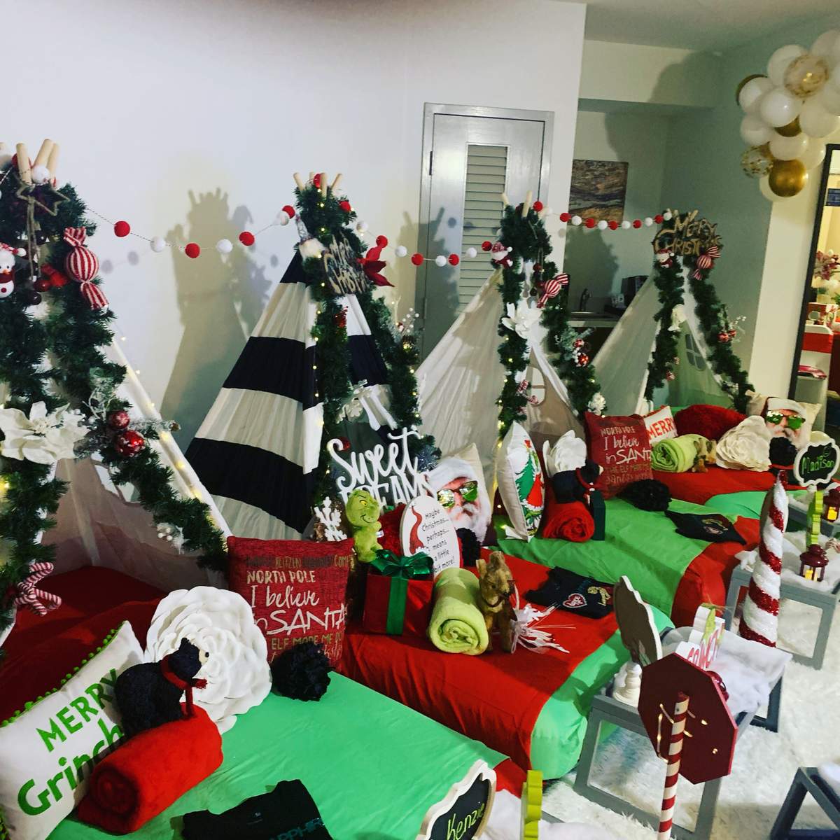 Christmas in July Christmas/Holiday Party Ideas | Photo 3 of 13 | Catch