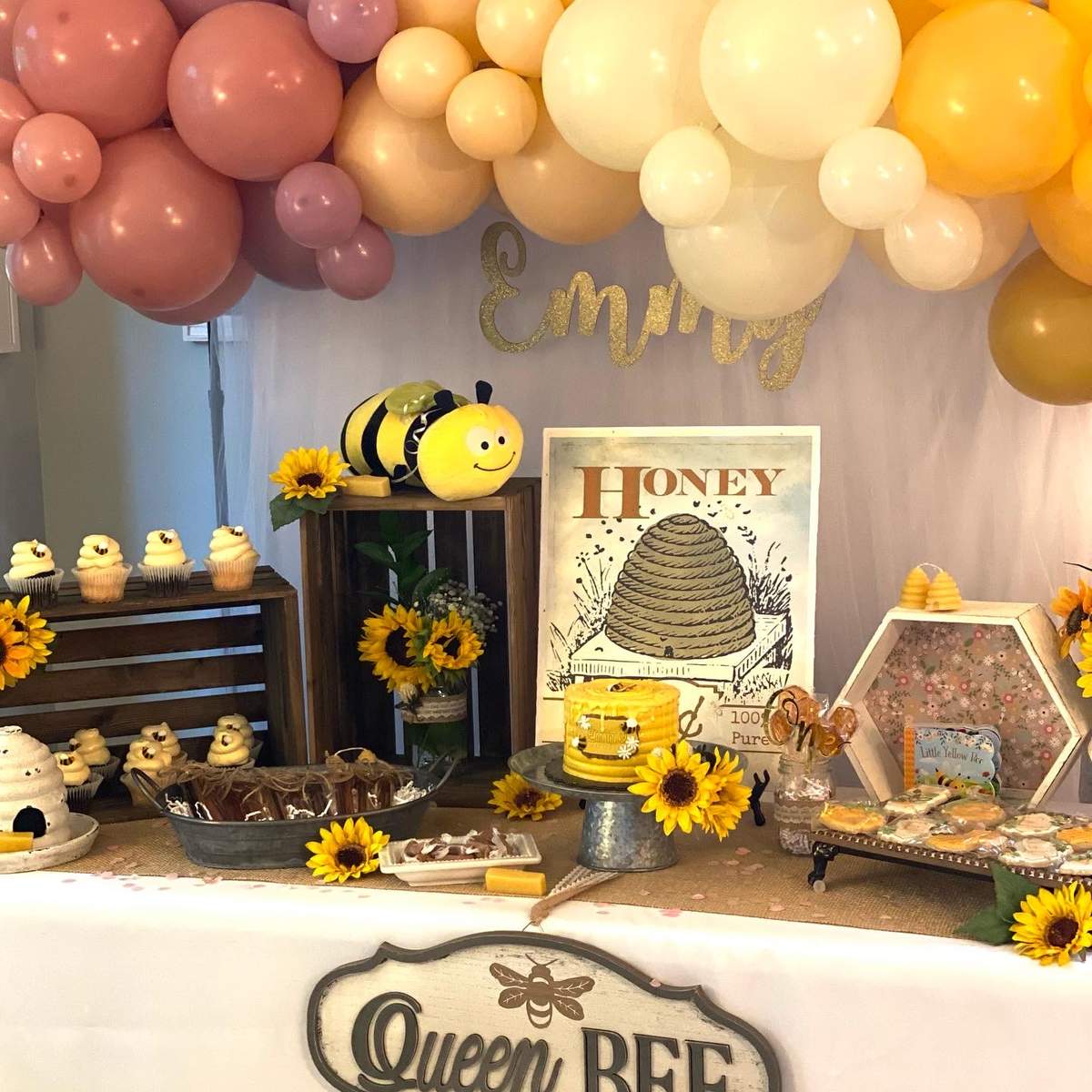 Emmy's Bee-utiful 1st Birthday! - honeybee