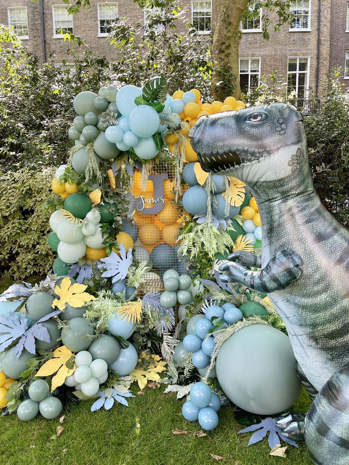 Dino-Mania  - Dinosaur 