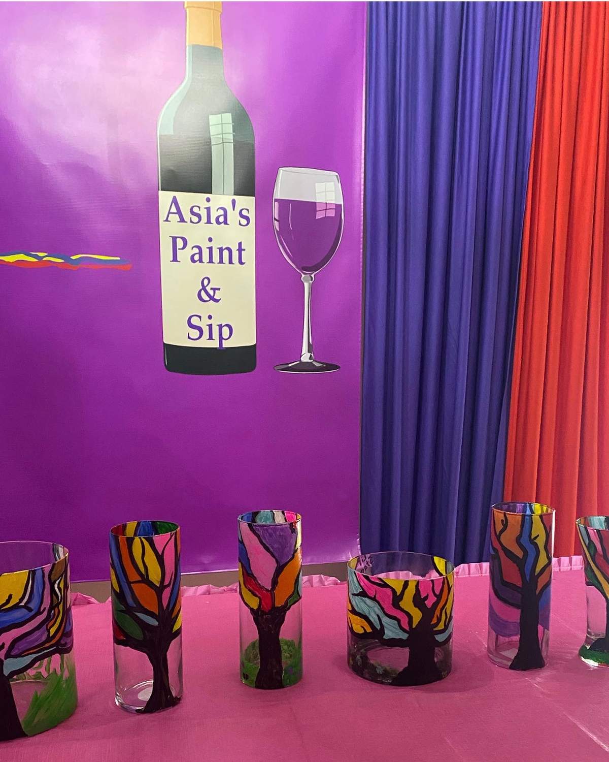 Paint and Sip / Paint and Sip "Paint and Sip with a twist" Catch My Party