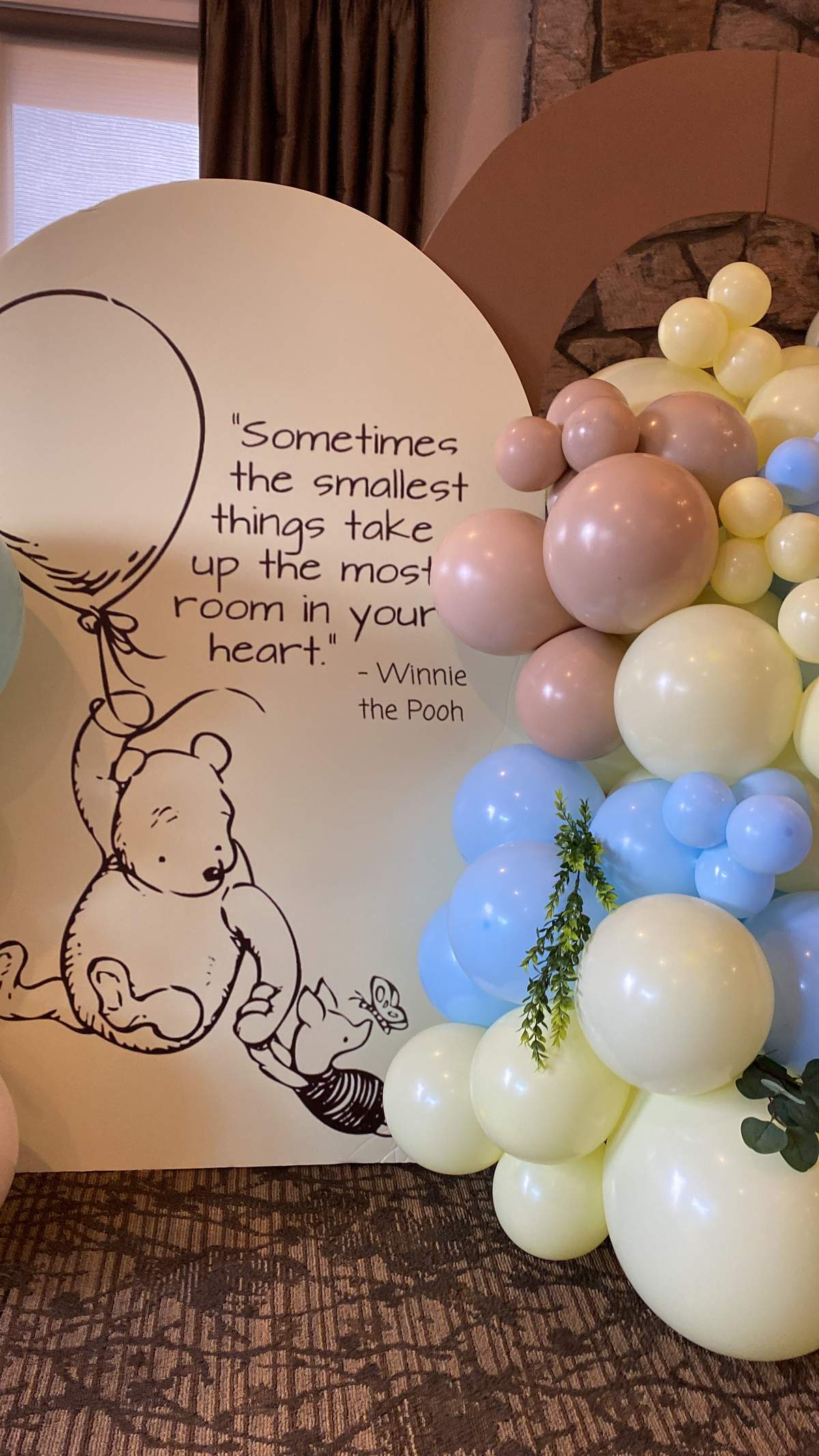 Legends Hundred Acre  - Winnie the Pooh 