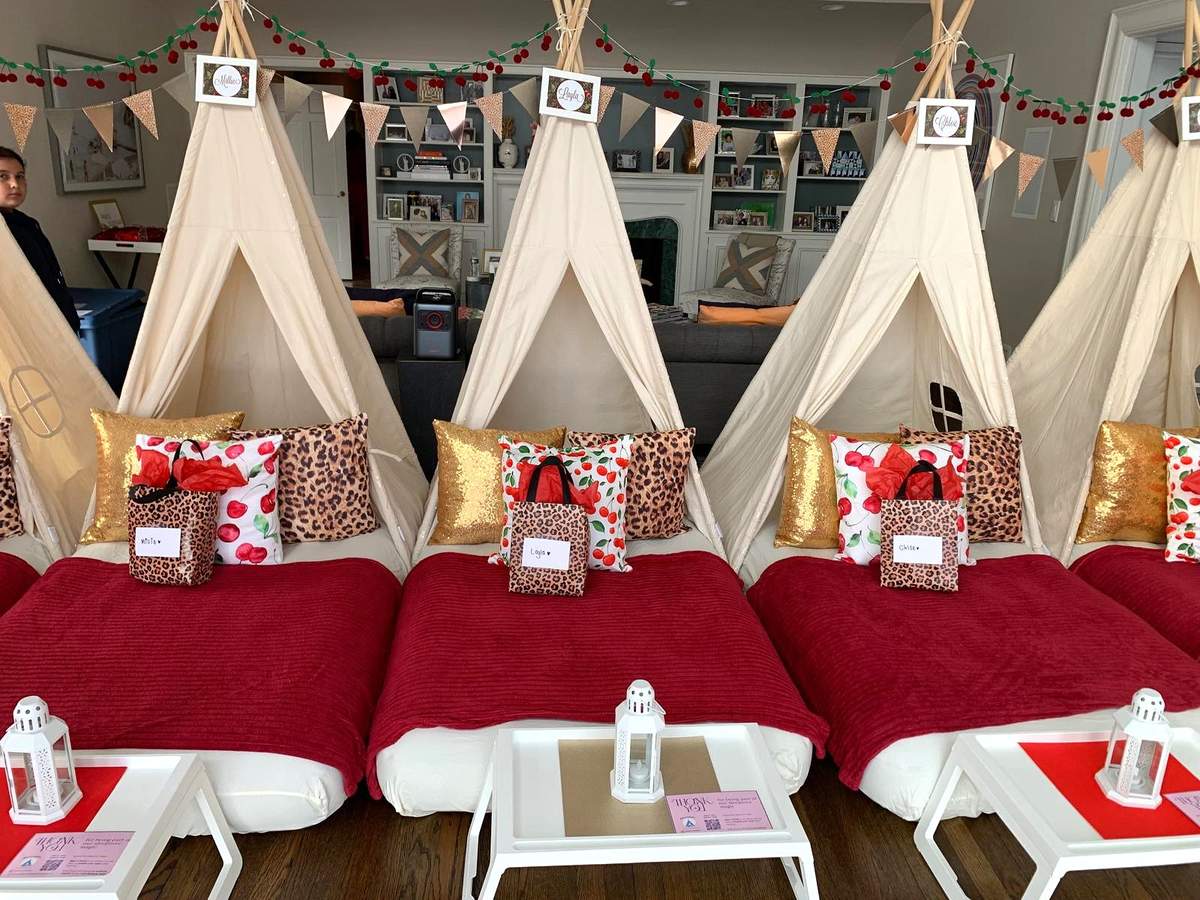 Sleepover Party Shop - Cheetahs & Cherries Movie Night Sleepover - Cheetahs & Cherries