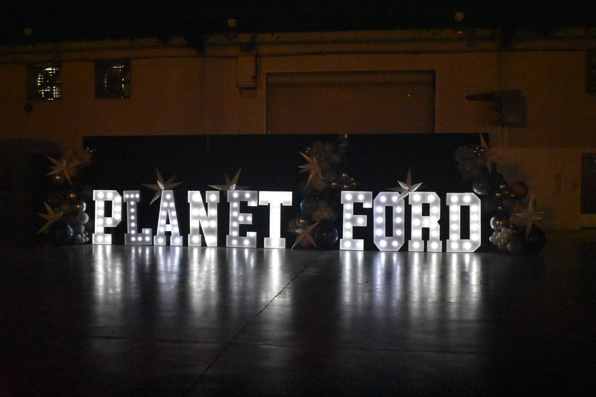 Welcome to Planet Ford - Outerspace/rockets/astronauts