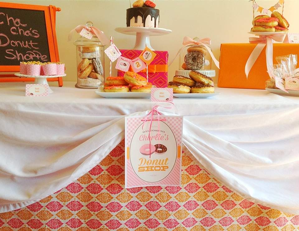 Pink and orange donut bar / Birthday &quot;Charlie's donut