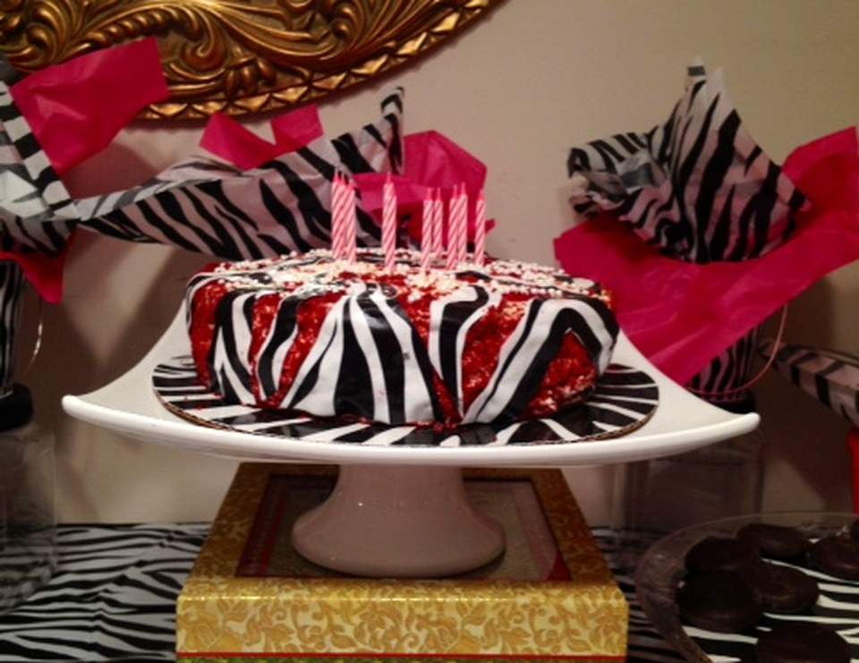 Pink/Zebra Theme / Birthday "A Surprise Party for a queen" Catch My Party