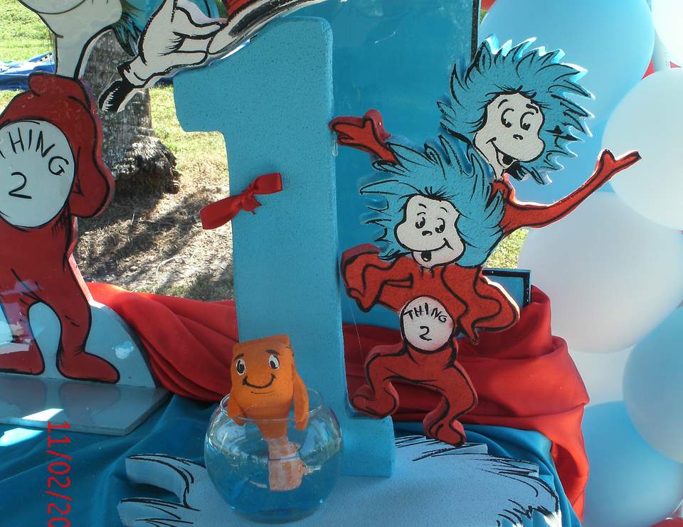 Cat in the Hat / Birthday "cat in the hat decoration" Catch My Party