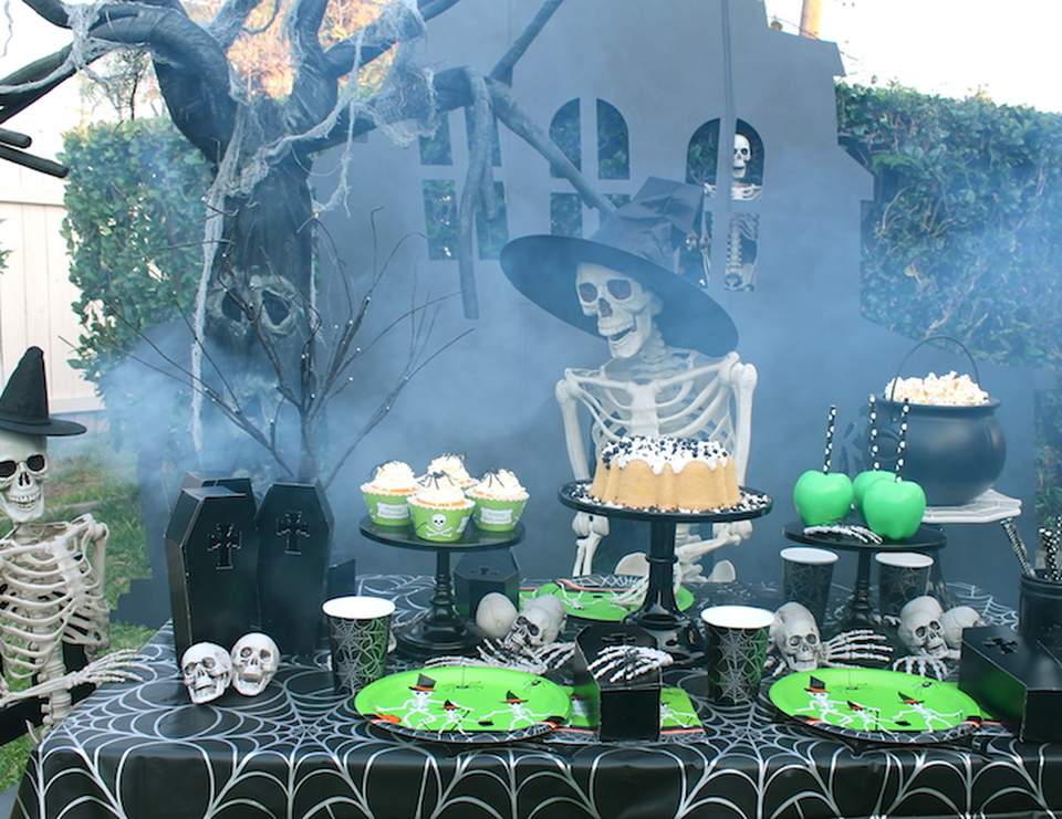 Skeletons / Halloween "Skeleton Halloween Party" Catch My Party