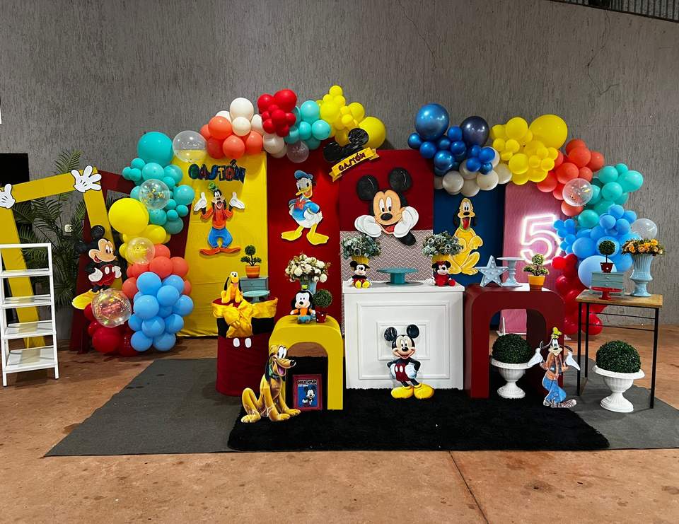 La increíble fiesta de Mickey mouse de GASTÓN  - Mickey Mouse / y sus amigos