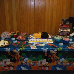 Tre Turns 1 - Disney & Mickey Mouse