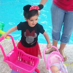 Minnie Mouse pool party - Minnie Mouse