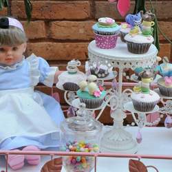 francce in  wonderland  - Alice in Wonderland