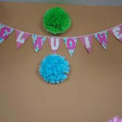 primer añito de Claudine - pompoms 
