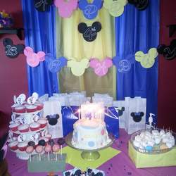 Look Who's Turning 4 - Minnie Mouse Party 