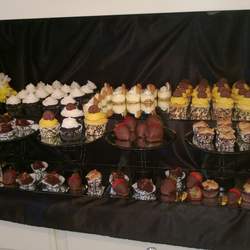 PKJ's SURPRISE 40th Birthday Party - Finally 40------> yellow,black,and white 