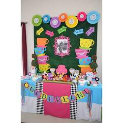Peyton in Onederland - Alice in Wonderland