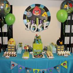 Jose's 4th Birdsday Party - Angry Birds City