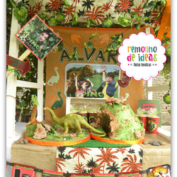 DINO DAN PARA ALVARITO EN SUS TRES AÑITOS - Dinosaurs