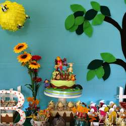 Sweet Winnie Pooh and friends - First birthday for Valentino and Benjamín
