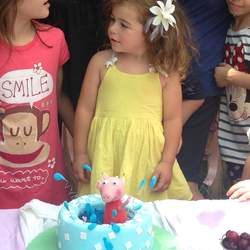 Anna's pool party - Pool party