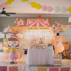 Premiere du cirque Ariana - Circus / Carnival