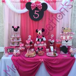 giulianas 5th birthday - Pink Minnie Mouse candy table