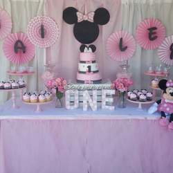 Minnie mouse dessert table - Minnie Mouse