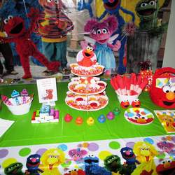An Elmo Extravaganza - Elmo