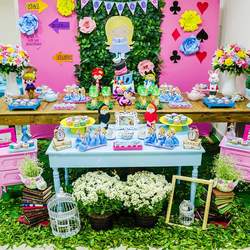 Alice in Wonderland birthday party - Alice in Wonderland