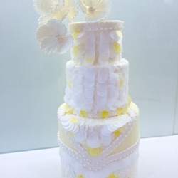 Tiered cakes and cakepops - Wedding