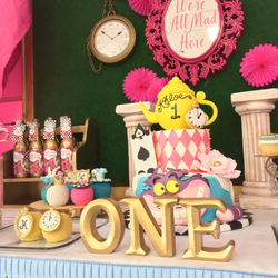 KHLOE IN WONDERLAND - Alice in Wonderland