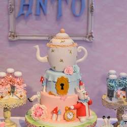 Los 15 años soñados de Anto - Alice in Wonderland