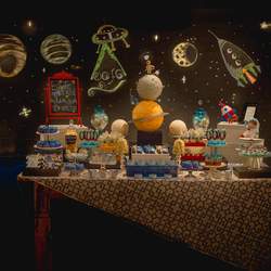Outer Space with Rafael - astronauts / space
