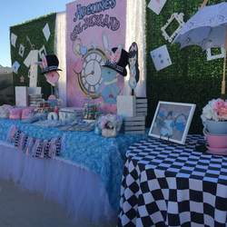 Adeline's in wonderland - Alice in onederland 