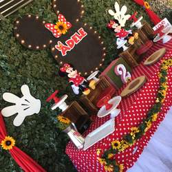 Minnie 1st birthday party - Sunflower garden Minnie Mouse party