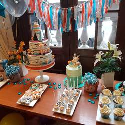 Party in woodland - Woodland